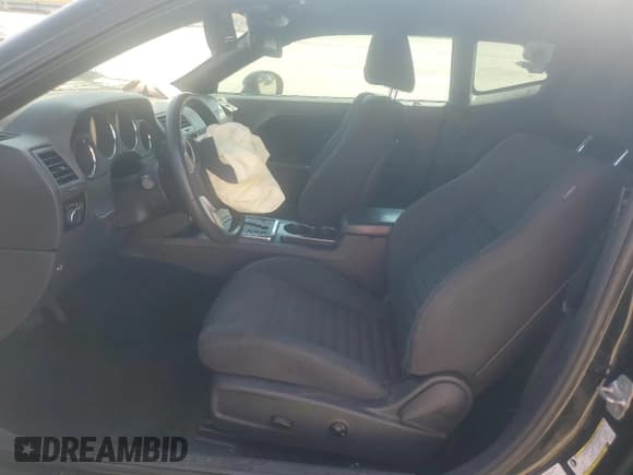 ✅ 2013 Dodge Challenger SXT • VIN: 2C3CDYAG9DH723847 • Lot: 74458204. Wystawiony na Copart z przebiegiem Nie podano. Bezpłatny archiwum sprzedaży aukcyjnych z USA i szczegółowy raport historii pojazdu na DreamBid. Zdjęcie 7.