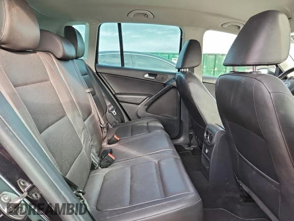 ✅ 2014 Volkswagen Tiguan S • VIN: WVGAV3AX0EW612542 • Lot: 93687315. Wystawiony na Copart z przebiegiem 118 692 mil. Bezpłatny archiwum sprzedaży aukcyjnych z USA i szczegółowy raport historii pojazdu na DreamBid. Zdjęcie 11.