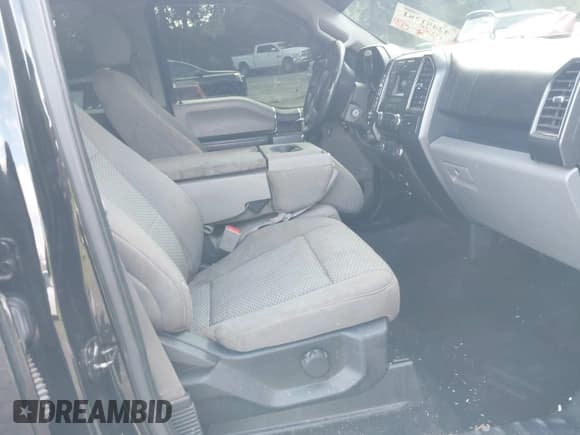 ✅ 2018 Ford F-150 XLT • VIN: 1FTEW1E57JFC85759 • Lot: 42481281. Wystawiony na IAAI z przebiegiem 142 445 mil. Bezpłatny archiwum sprzedaży aukcyjnych z USA i szczegółowy raport historii pojazdu na DreamBid. Zdjęcie 5.