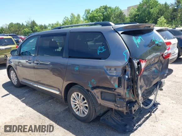 ✅ 2017 Toyota Sienna XLE Auto Access Seat • VIN: 5TDYZ3DC2HS771745 • Лот: 42314111. Опубликован ранее на IAAI с пробегом 81 236 миль. Бесплатный доступ к архиву аукционных продаж из США и подробный отчёт об истории автомобиля на DreamBid. Изображение 15.