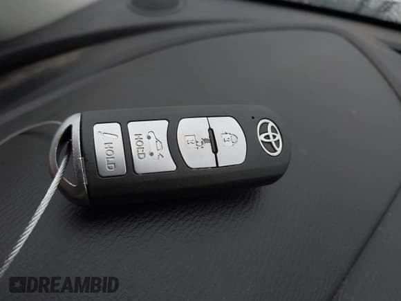 ✅ 2018 Toyota Yaris • VIN: 3MYDLBYV4JY300685 • Lot: 43640140. Wystawiony na IAAI z przebiegiem 110 414 mil. Bezpłatny archiwum sprzedaży aukcyjnych z USA i szczegółowy raport historii pojazdu na DreamBid. Zdjęcie 11.