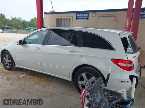 ✅ 2011 Mercedes-Benz R 350 • VIN: 4JGCB6FEXBA113685 • Lot: 42437813. Listed on IAAI with 90,653 mi. Free auction sales archive from the USA and detailed vehicle history report at DreamBid. Image 14.