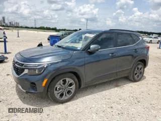 ✅ 2024 Kia Seltos S • VIN: KNDEU2AA5R7618660 • Lot: 64788375. Wystawiony na Copart z przebiegiem 12 175 mil. Bezpłatny archiwum sprzedaży aukcyjnych z USA i szczegółowy raport historii pojazdu na DreamBid. Zdjęcie 1.