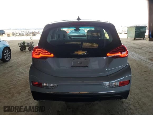 ✅ 2020 Chevrolet Bolt EV LT • VIN: 1G1FY6S03L4141315 • Lot: 49989565. Wystawiony na Copart z przebiegiem 53 314 mil. Bezpłatny archiwum sprzedaży aukcyjnych z USA i szczegółowy raport historii pojazdu na DreamBid. Zdjęcie 6.