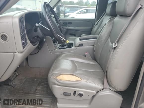 ✅ 2006 Chevrolet Silverado 2500HD LT2 • VIN: 1GCHK23D26F235335 • Lot: 53689785. Wystawiony na Copart z przebiegiem 68 350 mil. Bezpłatny archiwum sprzedaży aukcyjnych z USA i szczegółowy raport historii pojazdu na DreamBid. Zdjęcie 7.