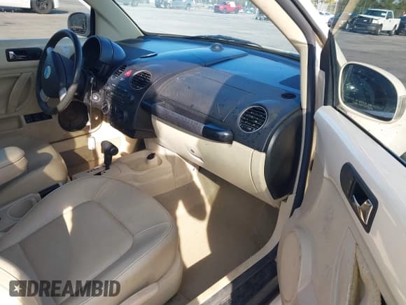 ✅ 2008 Volkswagen Beetle SE • VIN: 3VWRF31Y78M400414 • Lot: 43267745. Listed on IAAI with 129,692 mi. Free auction sales archive from the USA and detailed vehicle history report at DreamBid. Image 5.