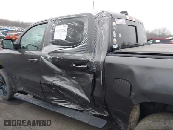 ✅ 2022 Ram 1500 Big Horn • VIN: 1C6RRFFG8NN296374 • Lot: 43742294. Wystawiony na IAAI z przebiegiem 38 225 mil. Bezpłatny archiwum sprzedaży aukcyjnych z USA i szczegółowy raport historii pojazdu na DreamBid. Zdjęcie 6.