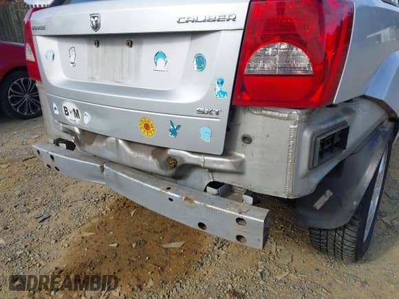 2009 Dodge Caliber SXT z VIN 1B3HB48A59D171609, wystawiony jako IAAI lot #43539239 z przebiegiem 81 569 mil mil oraz . Historia ofert i sprzedaży dostępna na DreamBid. Obrazek 6.