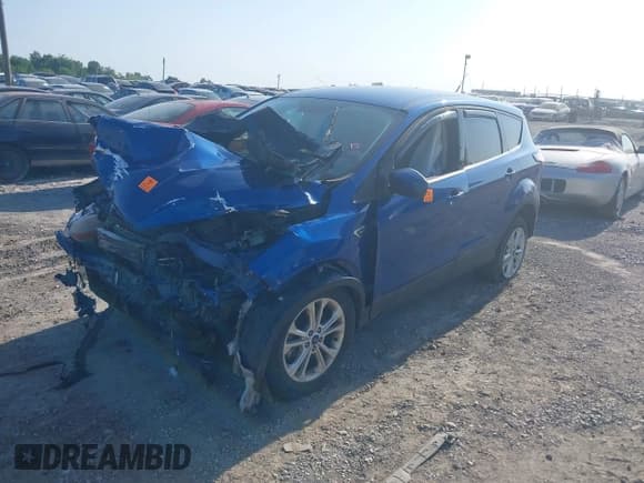 ✅ 2017 Ford Escape SE • VIN: 1FMCU9GD1HUC92014 • Лот: 42551395. Опубликован ранее на IAAI с пробегом 104 448 миль. Бесплатный доступ к архиву аукционных продаж из США и подробный отчёт об истории автомобиля на DreamBid. Изображение 2.