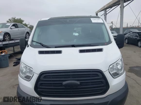 ✅ 2017 Ford Transit XL • VIN: 1FBZX2ZM5HKA56430 • Lot: 43011063. Wystawiony na IAAI z przebiegiem 146 319 mil. Bezpłatny archiwum sprzedaży aukcyjnych z USA i szczegółowy raport historii pojazdu na DreamBid. Zdjęcie 6.