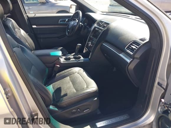 ✅ 2016 Ford Explorer Limited • VIN: 1FM5K7F81GGA77138 • Lot: 42374286. Wystawiony na IAAI z przebiegiem 130 697 mil. Bezpłatny archiwum sprzedaży aukcyjnych z USA i szczegółowy raport historii pojazdu na DreamBid. Zdjęcie 5.