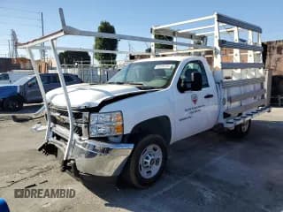 ✅ 2012 Chevrolet Silverado 2500HD Work Truck • VIN: 1GC0CVCG8CF178561 • Lot: 82320235. Wystawiony na Copart z przebiegiem 132 393 mil. Bezpłatny archiwum sprzedaży aukcyjnych z USA i szczegółowy raport historii pojazdu na DreamBid. Zdjęcie 1.