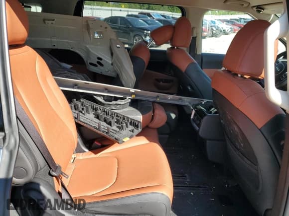 ✅ 2024 Kia Carnival SX Prestige • VIN: KNDNE5H34R6339437 • Lot: 66745695. Wystawiony na Copart z przebiegiem 21 895 mil. Bezpłatny archiwum sprzedaży aukcyjnych z USA i szczegółowy raport historii pojazdu na DreamBid. Zdjęcie 11.