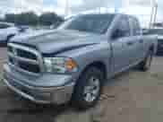 2024 Ram 1500 SLT z VIN 1C6RR7GG8RS124714, wystawiony jako IAAI lot #43207484 z przebiegiem 51 600 mil mil oraz . Historia ofert i sprzedaży dostępna na DreamBid. Obrazek 2.