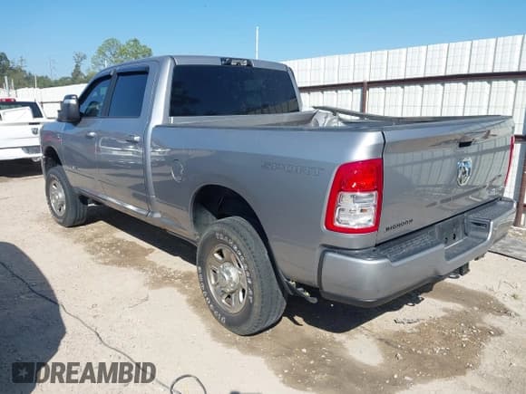 ✅ 2024 Ram 2500 Big Horn • VIN: 3C6UR5DL5RG406977 • Lot: 43422124. Listed on IAAI with 11,387 mi. Free auction sales archive from the USA and detailed vehicle history report at DreamBid. Image 3.