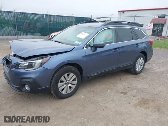 ✅ 2018 Subaru Outback Premium • VIN: 4S4BSAFC0J3371830 • Lot: 42424131. Listed on IAAI with 37,002 mi. Free auction sales archive from the USA and detailed vehicle history report at DreamBid. Image 2.