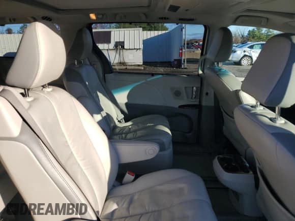 ✅ 2011 Toyota Sienna Limited • VIN: 5TDYK3DC0BS124272 • Lot: 92027685. Listed on Copart with 190,399 mi. Free auction sales archive from the USA and detailed vehicle history report at DreamBid. Image 11.