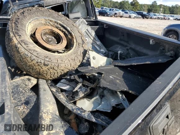 ✅ 2018 GMC Sierra 1500 SLT • VIN: 3GTU2NEC2JG299578 • Lot: 85904105. Listed on Copart with 90,535 mi. Free auction sales archive from the USA and detailed vehicle history report at DreamBid. Image 12.