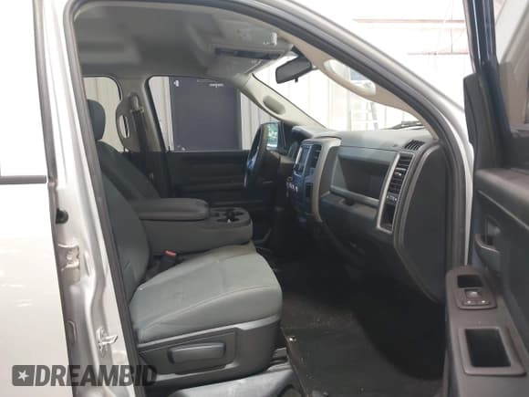 ✅ 2015 Ram 1500 Express • VIN: 1C6RR7KG0FS586039 • Lot: 42987189. Wystawiony na IAAI z przebiegiem 104 752 mil. Bezpłatny archiwum sprzedaży aukcyjnych z USA i szczegółowy raport historii pojazdu na DreamBid. Zdjęcie 5.