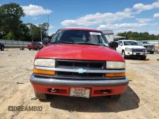 ✅ 2001 Chevrolet Blazer LT • VIN: 1GNDT13W012186604 • Lot: 70509825. Wystawiony na Copart z przebiegiem 137 380 mil. Bezpłatny archiwum sprzedaży aukcyjnych z USA i szczegółowy raport historii pojazdu na DreamBid. Zdjęcie 5.