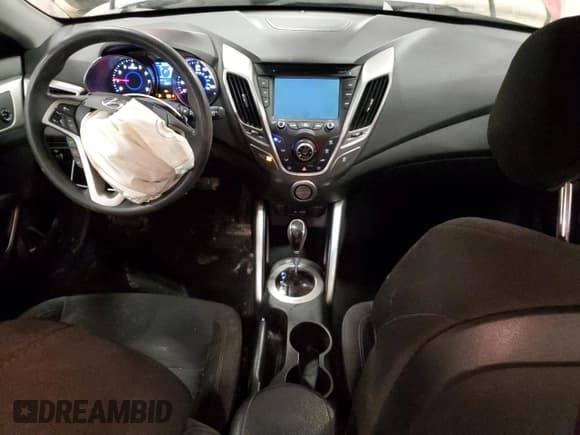 ✅ 2014 Hyundai Veloster • VIN: KMHTC6AD4EU190387 • Lot: 46918985. Wystawiony na Copart z przebiegiem 96 350 mil. Bezpłatny archiwum sprzedaży aukcyjnych z USA i szczegółowy raport historii pojazdu na DreamBid. Zdjęcie 8.