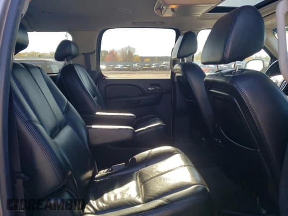 ✅ 2007 Chevrolet Suburban LTZ • VIN: 3GNFK16387G102896 • Lot: 77573624. Wystawiony na Copart z przebiegiem 248 018 mil. Bezpłatny archiwum sprzedaży aukcyjnych z USA i szczegółowy raport historii pojazdu na DreamBid. Zdjęcie 11.