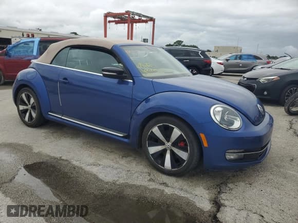 ✅ 2013 Volkswagen Beetle 2.0T w/Sound/Nav • VIN: 3VW7A7AT4DM817548 • Лот: 74474064. Опубликован ранее на Copart с пробегом Не указан. Бесплатный доступ к архиву аукционных продаж из США и подробный отчёт об истории автомобиля на DreamBid. Изображение 4.
