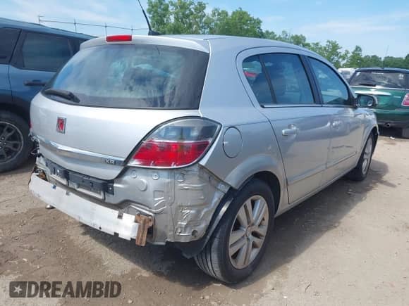 2008 Saturn Astra XR z VIN W08AT671785074861, wystawiony jako IAAI lot #42669880 z przebiegiem 142 044 mil mil oraz . Historia ofert i sprzedaży dostępna na DreamBid. Obrazek 4.