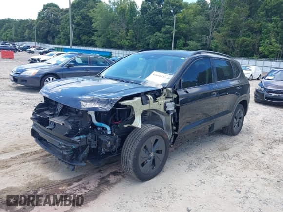 ✅ 2025 Volkswagen Taos S • VIN: 3VV5C7B25SM013199 • Lot: 42694425. Wystawiony na IAAI z przebiegiem 15 559 mil. Bezpłatny archiwum sprzedaży aukcyjnych z USA i szczegółowy raport historii pojazdu na DreamBid. Zdjęcie 6.