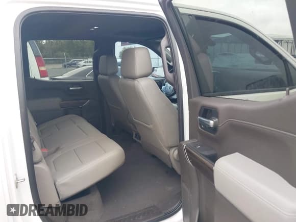 ✅ 2019 Chevrolet Silverado 1500 LT • VIN: 3GCUYDED9KG263549 • Lot: 43563125. Listed on IAAI with 110,924 mi. Free auction sales archive from the USA and detailed vehicle history report at DreamBid. Image 8.