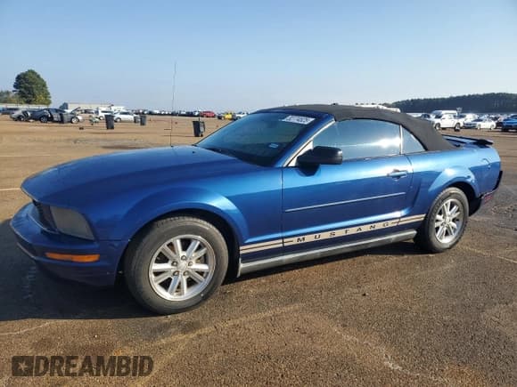 ✅ 2007 Ford Mustang Deluxe • VIN: 1ZVFT84N075280423 • Lot: 82774525. Listed on Copart with 193,579 mi. Free auction sales archive from the USA and detailed vehicle history report at DreamBid. Image 1.