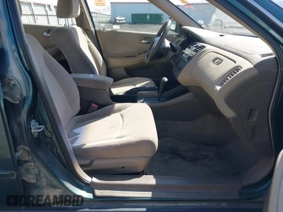 ✅ 2002 Honda Accord LX • VIN: JHMCG56462C030457 • Lot: 42082548. Listed on IAAI with 254,994 mi. Free auction sales archive from the USA and detailed vehicle history report at DreamBid. Image 5.