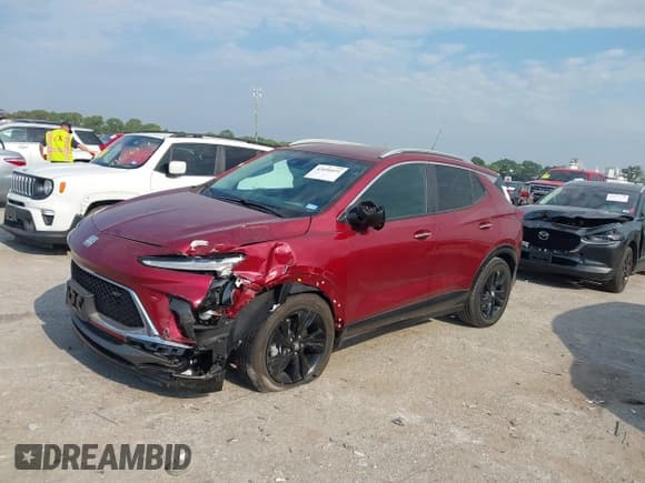 ✅ 2024 Buick Encore GX Sport Touring • VIN: KL4AMDSL6RB017825 • Lot: 43056031. Wystawiony na IAAI z przebiegiem 3 323 mil. Bezpłatny archiwum sprzedaży aukcyjnych z USA i szczegółowy raport historii pojazdu na DreamBid. Zdjęcie 2.