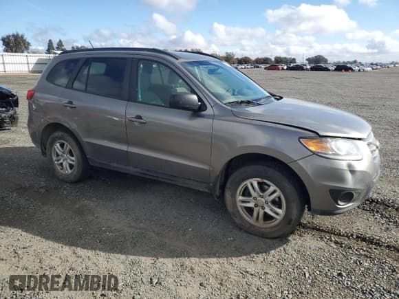 ✅ 2012 Hyundai Santa Fe GLS • VIN: 5XYZGDAB7CG164774 • Lot: 78517034. Listed on Copart with 267,198 mi. Free auction sales archive from the USA and detailed vehicle history report at DreamBid. Image 4.