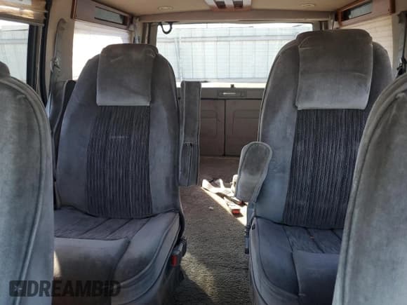 ✅ 2003 GMC Safari Cargo YF7 Upfitter • VIN: 1GDDM19X53B513096 • Lot: 85160685. Wystawiony na Copart z przebiegiem 52 618 mil. Bezpłatny archiwum sprzedaży aukcyjnych z USA i szczegółowy raport historii pojazdu na DreamBid. Zdjęcie 10.