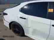 2022 Toyota Camry SE z VIN 4T1T11AK9NU076179, wystawiony jako IAAI lot #42781387 z przebiegiem 64 450 mil mil oraz . Historia ofert i sprzedaży dostępna na DreamBid. Obrazek 19.