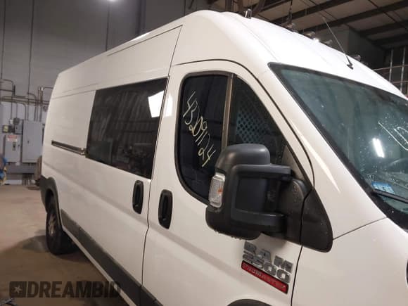 ✅ 2020 Ram ProMaster Cargo • VIN: 3C6TRVDG0LE133495 • Lot: 43209124. Wystawiony na IAAI z przebiegiem 144 122 mil. Bezpłatny archiwum sprzedaży aukcyjnych z USA i szczegółowy raport historii pojazdu na DreamBid. Zdjęcie 14.