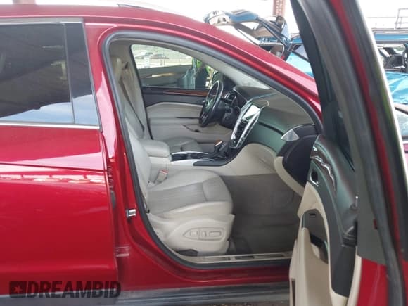 ✅ 2013 Cadillac SRX Performance Collection • VIN: 3GYFNDE3XDS641879 • Lot: 43598141. Listed on IAAI with 101,906 mi. Free auction sales archive from the USA and detailed vehicle history report at DreamBid. Image 5.