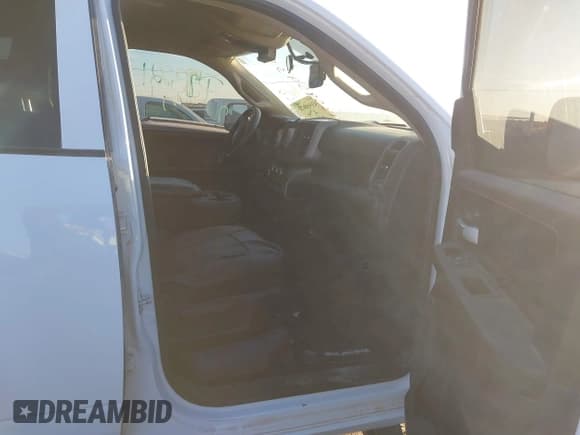 ✅ 2019 Ram 2500 Tradesman • VIN: 3C6UR5HJ0KG551410 • Lot: 43595939. Wystawiony na IAAI z przebiegiem 118 224 mil. Bezpłatny archiwum sprzedaży aukcyjnych z USA i szczegółowy raport historii pojazdu na DreamBid. Zdjęcie 5.