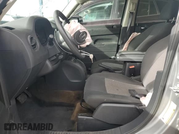 ✅ 2017 Jeep Patriot 75th Anniversary • VIN: 1C4NJPBB5HD141631 • Lot: 85928925. Wystawiony na Copart z przebiegiem 103 322 mil. Bezpłatny archiwum sprzedaży aukcyjnych z USA i szczegółowy raport historii pojazdu na DreamBid. Zdjęcie 7.