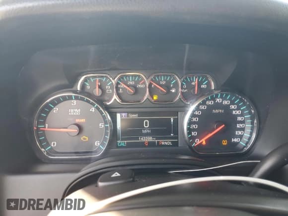 ✅ 2018 Chevrolet Tahoe LS • VIN: 1GNSCAKC5JR154611 • Lot: 92096535. Wystawiony na Copart z przebiegiem 143 398 mil. Bezpłatny archiwum sprzedaży aukcyjnych z USA i szczegółowy raport historii pojazdu na DreamBid. Zdjęcie 9.