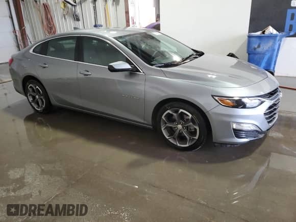 ✅ 2024 Chevrolet Malibu LT • VIN: 1G1ZD5ST2RF112995 • Lot: 86285435. Wystawiony na Copart z przebiegiem 61 831 mil mil. Skorzystaj z bezpłatnego archiwum sprzedaży aukcyjnych z USA i zobacz szczegółowy raport historii pojazdu na DreamBid. Zdjęcie 4.