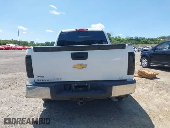 ✅ 2011 Chevrolet Silverado 1500 LS • VIN: 1GCRKREAXBZ313160 • Lot: 42382032. Wystawiony na IAAI z przebiegiem 124 932 mil mil. Skorzystaj z bezpłatnego archiwum sprzedaży aukcyjnych z USA i zobacz szczegółowy raport historii pojazdu na DreamBid. Zdjęcie 16.