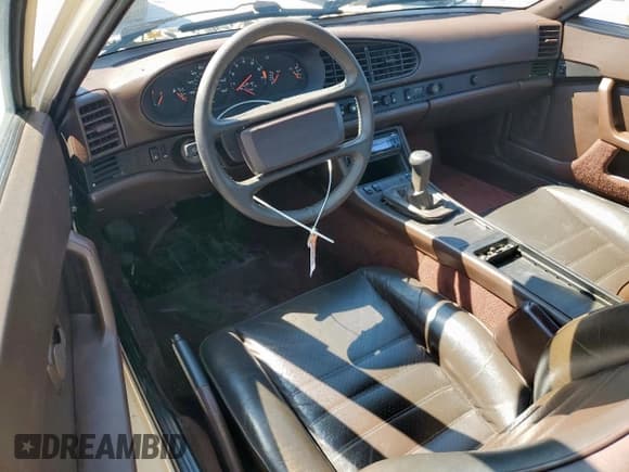 ✅ 1986 Porsche 944 • VIN: WP0AA0946GN454841 • Lot: 71168965. Wystawiony na Copart z przebiegiem 127 917 mil. Bezpłatny archiwum sprzedaży aukcyjnych z USA i szczegółowy raport historii pojazdu na DreamBid. Zdjęcie 8.