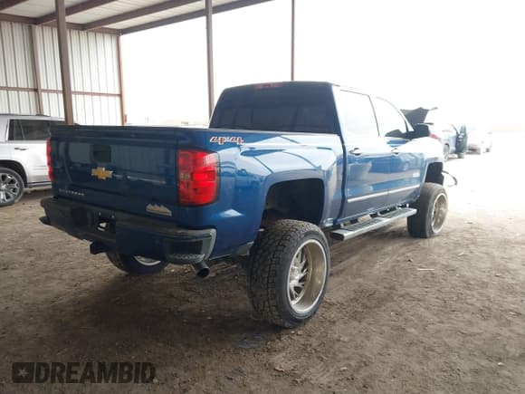 ✅ 2015 Chevrolet Silverado 1500 High Country • VIN: 3GCUKTEJ0FG491799 • Лот: 41615824. Опубликован ранее на IAAI с пробегом 118 745 миль. Бесплатный доступ к архиву аукционных продаж из США и подробный отчёт об истории автомобиля на DreamBid. Изображение 4.