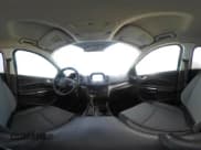 ✅ 2017 Ford Escape SE • VIN: 1FMCU9GD3HUE56055 • Lot: 43849635. Wystawiony na IAAI z przebiegiem 96 655 mil. Bezpłatny archiwum sprzedaży aukcyjnych z USA i szczegółowy raport historii pojazdu na DreamBid. Zdjęcie 18.