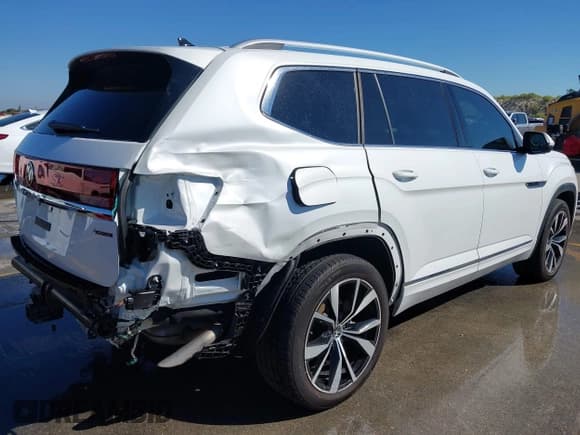 ✅ 2024 Volkswagen Atlas SEL Premium R-Line • VIN: 1V2FR2CA2RC594827 • Lot: 43312907. Wystawiony na IAAI z przebiegiem 23 710 mil. Bezpłatny archiwum sprzedaży aukcyjnych z USA i szczegółowy raport historii pojazdu na DreamBid. Zdjęcie 4.