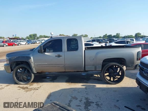 ✅ 2007 Chevrolet Silverado 1500 1LT • VIN: 2GCEK19JX71598484 • Lot: 43093689. Listed on IAAI with 201,949 mi. Free auction sales archive from the USA and detailed vehicle history report at DreamBid. Image 15.