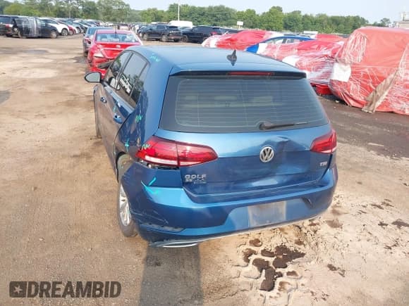 ✅ 2018 Volkswagen Golf S • VIN: 3VWG17AU9JM281281 • Lot: 42891647. Wystawiony na IAAI z przebiegiem 103 278 mil. Bezpłatny archiwum sprzedaży aukcyjnych z USA i szczegółowy raport historii pojazdu na DreamBid. Zdjęcie 17.