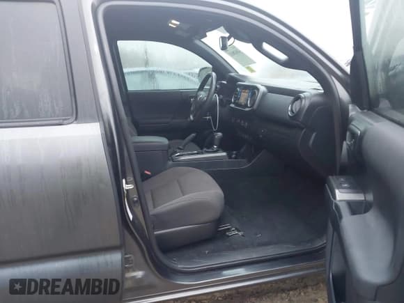 ✅ 2019 Toyota Tacoma SR5 • VIN: 3TMAZ5CN9KM099786 • Lot: 43628031. Listed on IAAI with 98,782 mi. Free auction sales archive from the USA and detailed vehicle history report at DreamBid. Image 5.